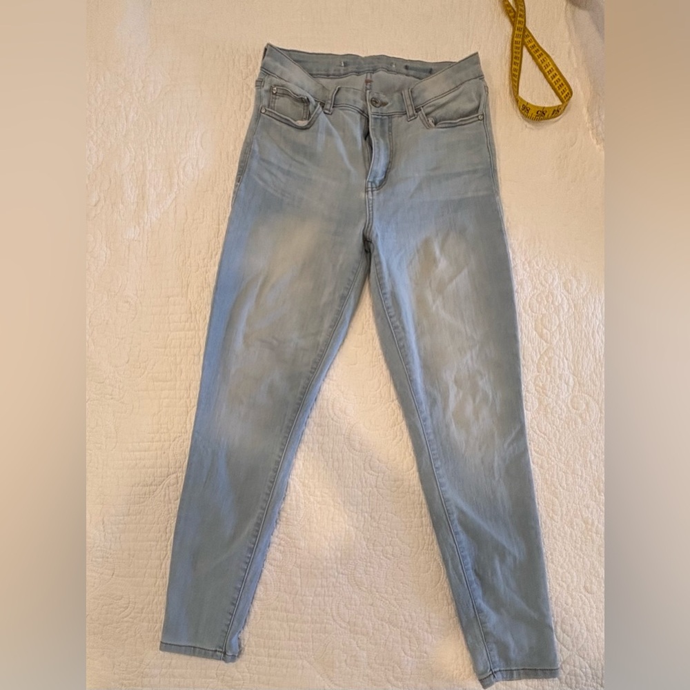 Light wash Skinny Jeans with Tapered Legs skinny size 7 no tag stretch high